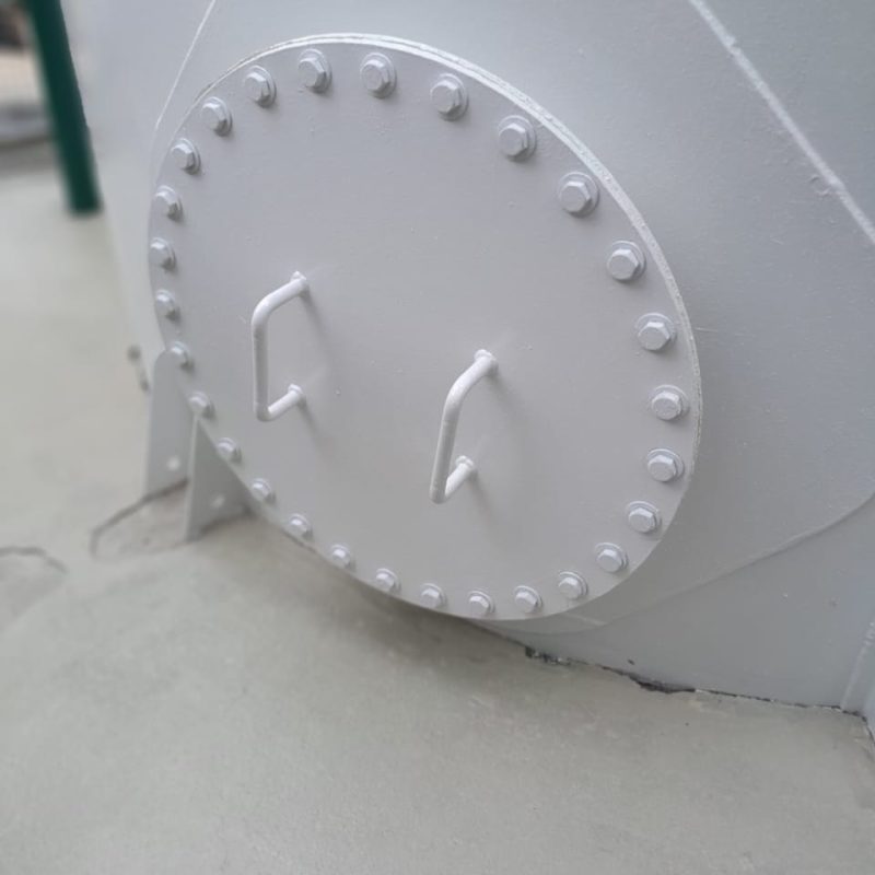 Escotilha de reservatórios metálicos